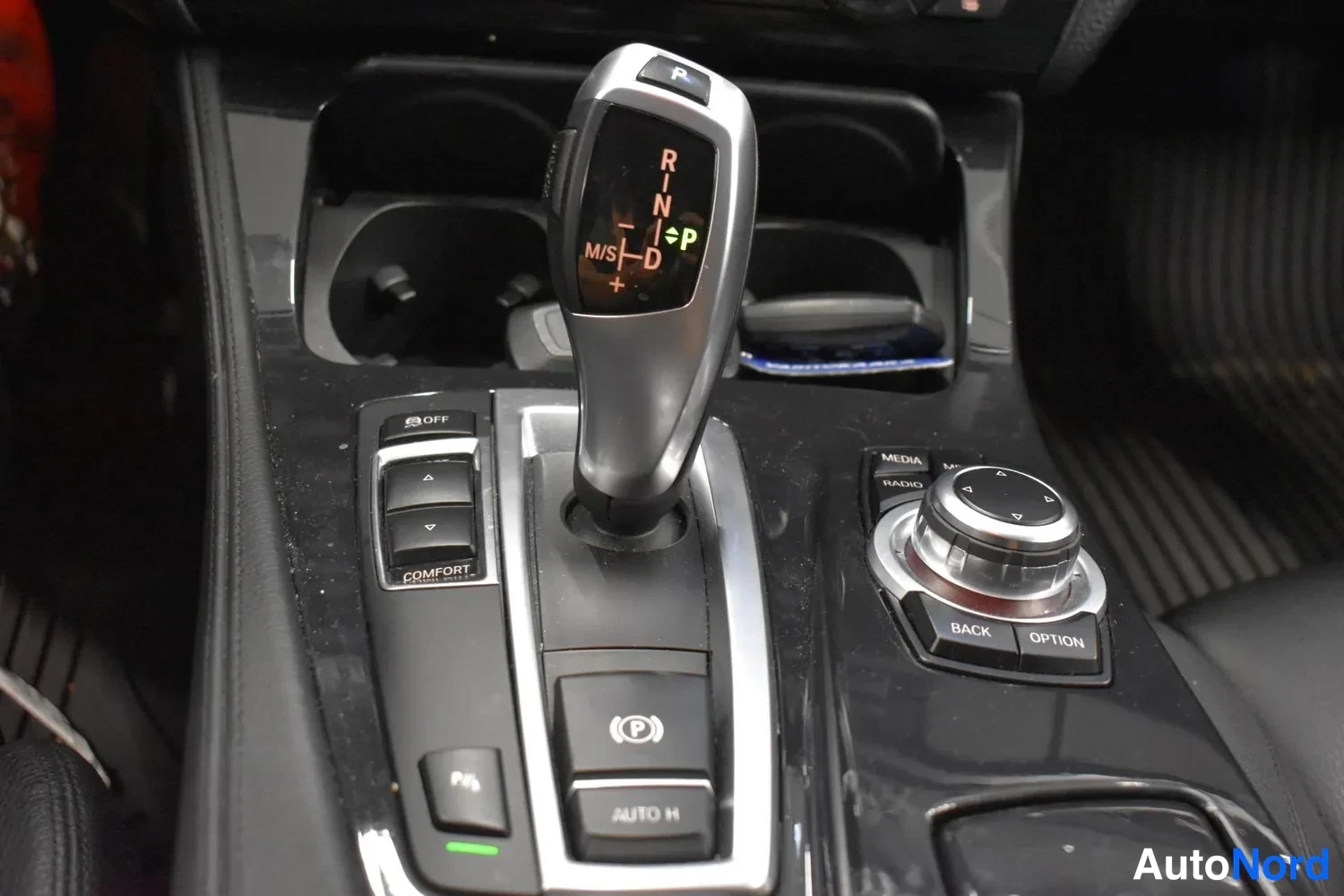 Valkoinen BMW 518d 2017, ulkokuva 12 – Raisio