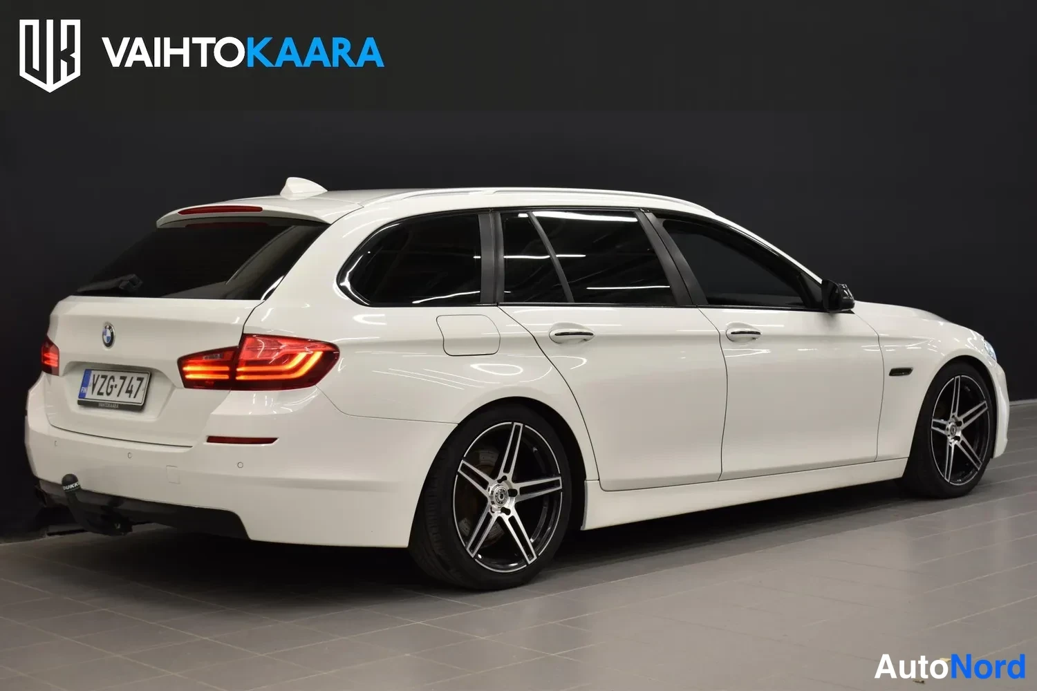 Valkoinen BMW 518d 2017, takaviisto, kuva 8