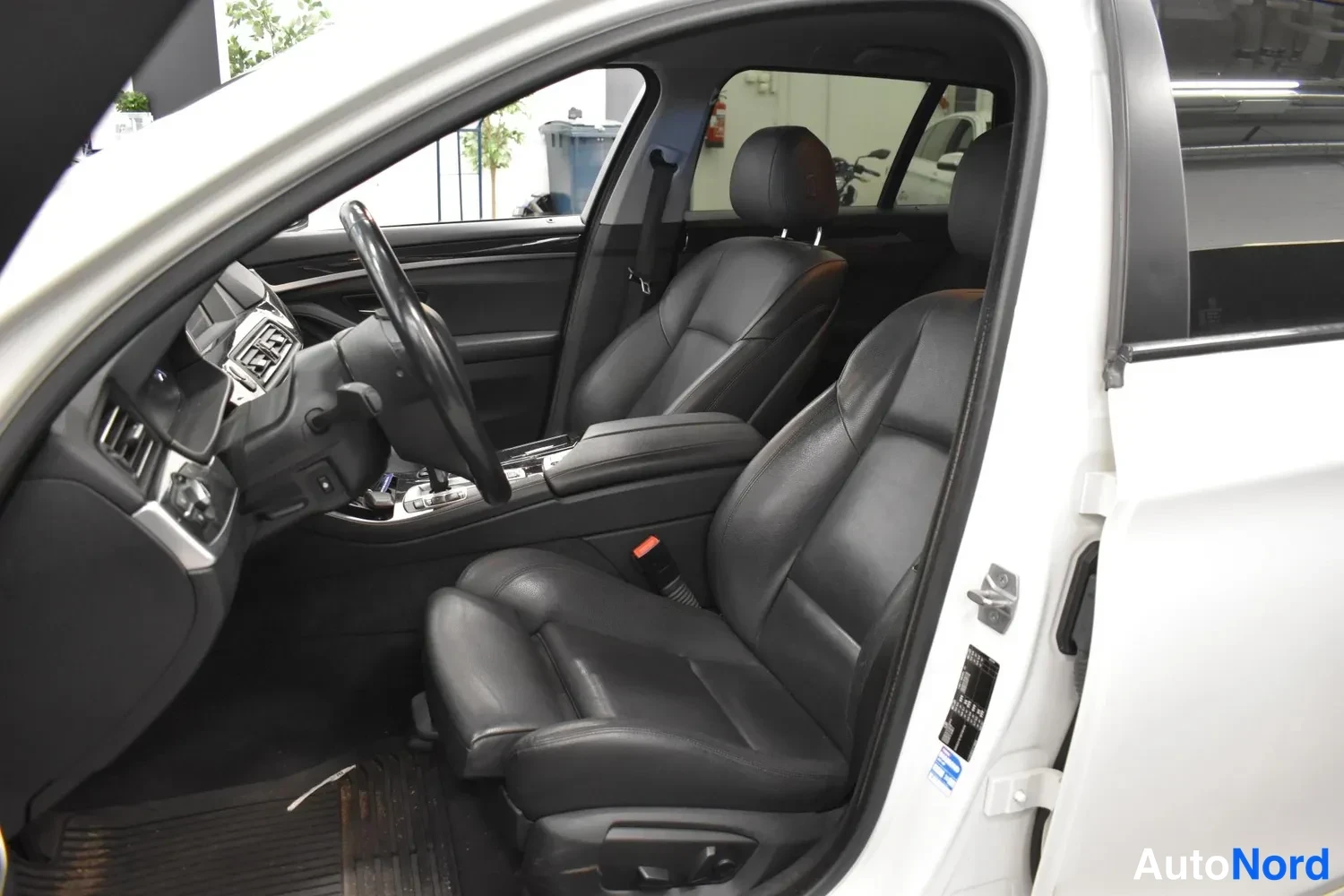 Valkoinen BMW 518d 2017, ulkokuva 4 – Raisio