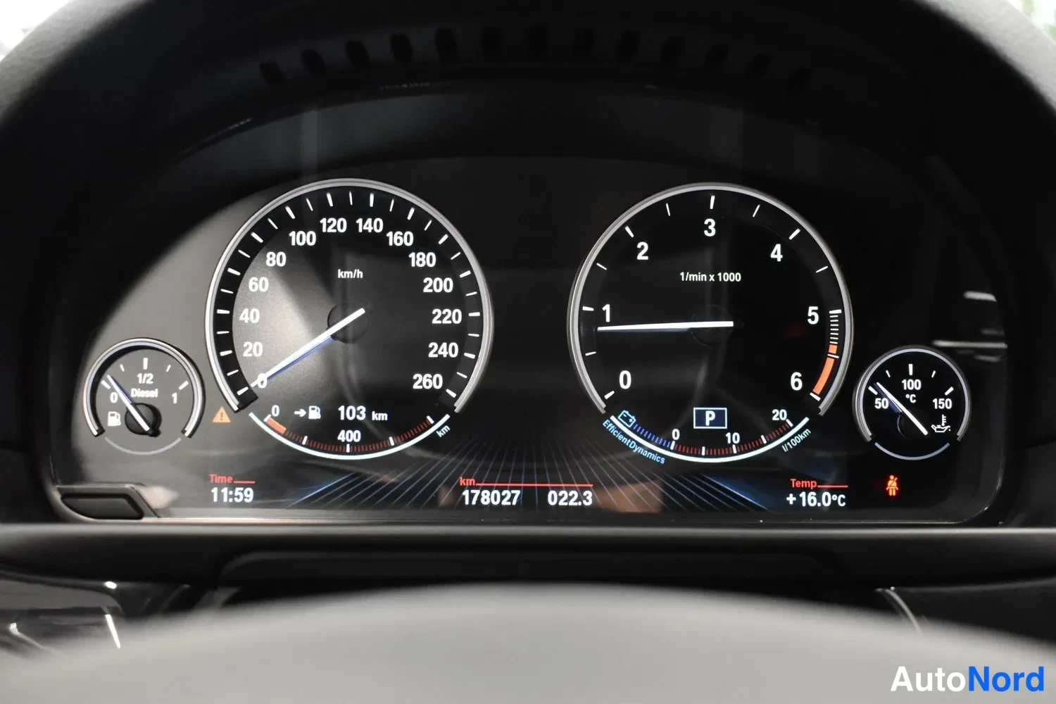 Valkoinen BMW 518d 2017, yksityiskohta, kuva 23