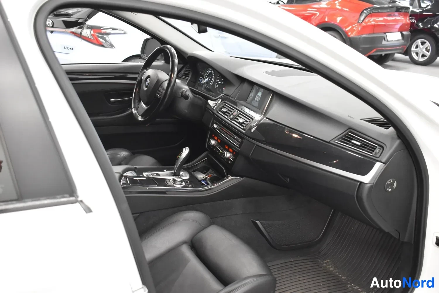 Valkoinen BMW 518d 2017, ulkokuva 6 – Raisio