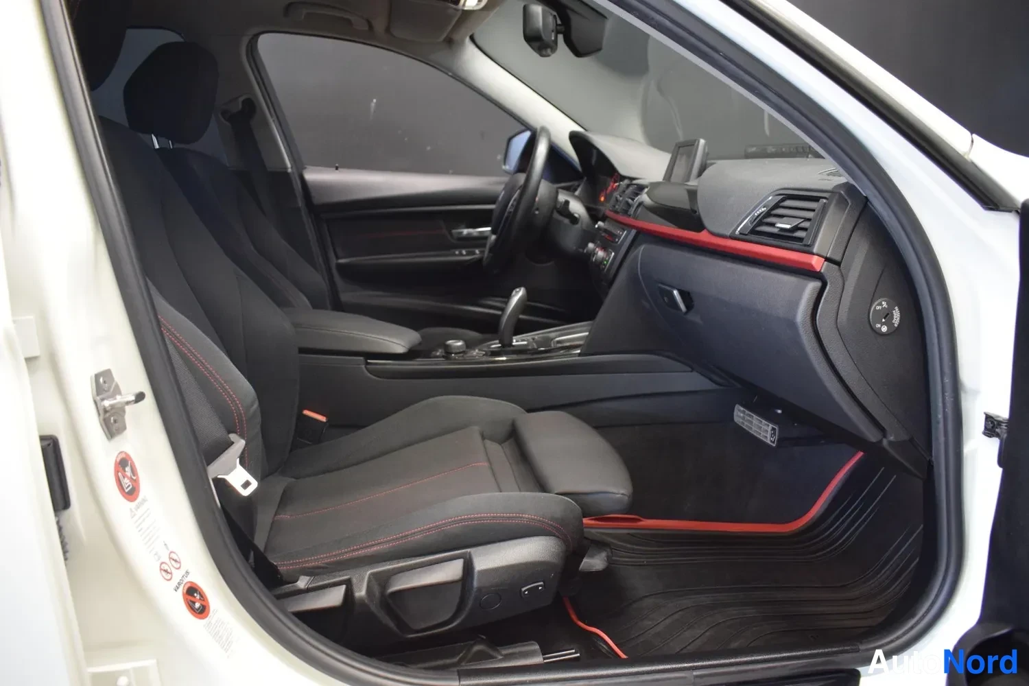 Valkoinen BMW 316d 2014, ulkokuva 11 – Raisio