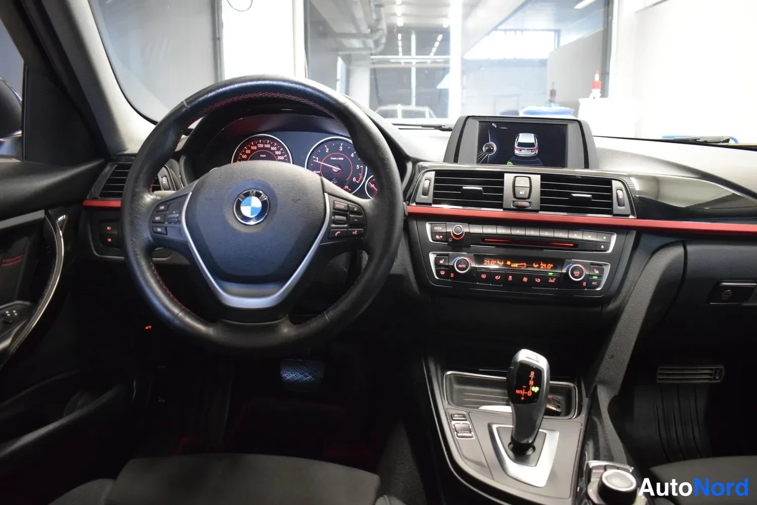 Valkoinen BMW 316d 2014, ulkokuva 12 – Raisio