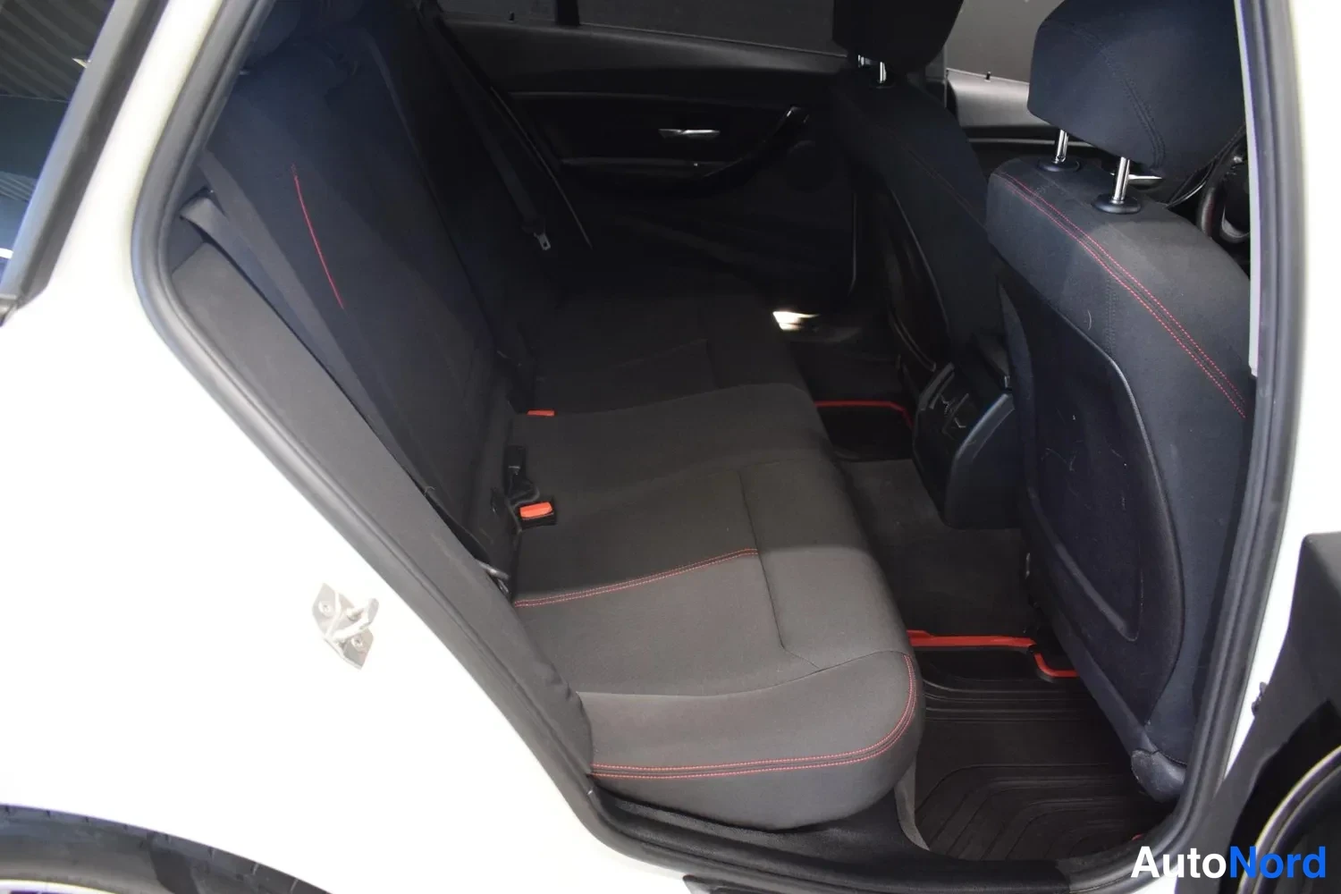 Valkoinen BMW 316d 2014, ulkokuva 19 – Raisio