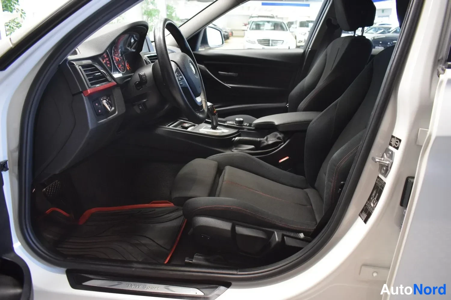 Valkoinen BMW 316d 2014, ulkokuva 8 – Raisio