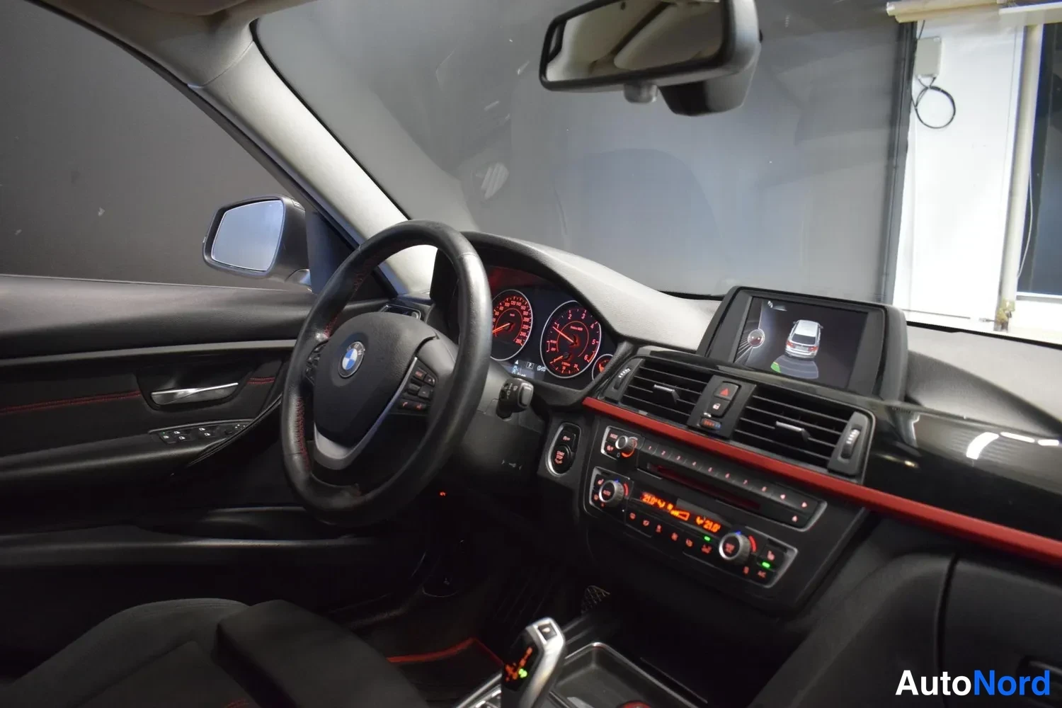 Valkoinen BMW 316d 2014, ulkokuva 10 – Raisio