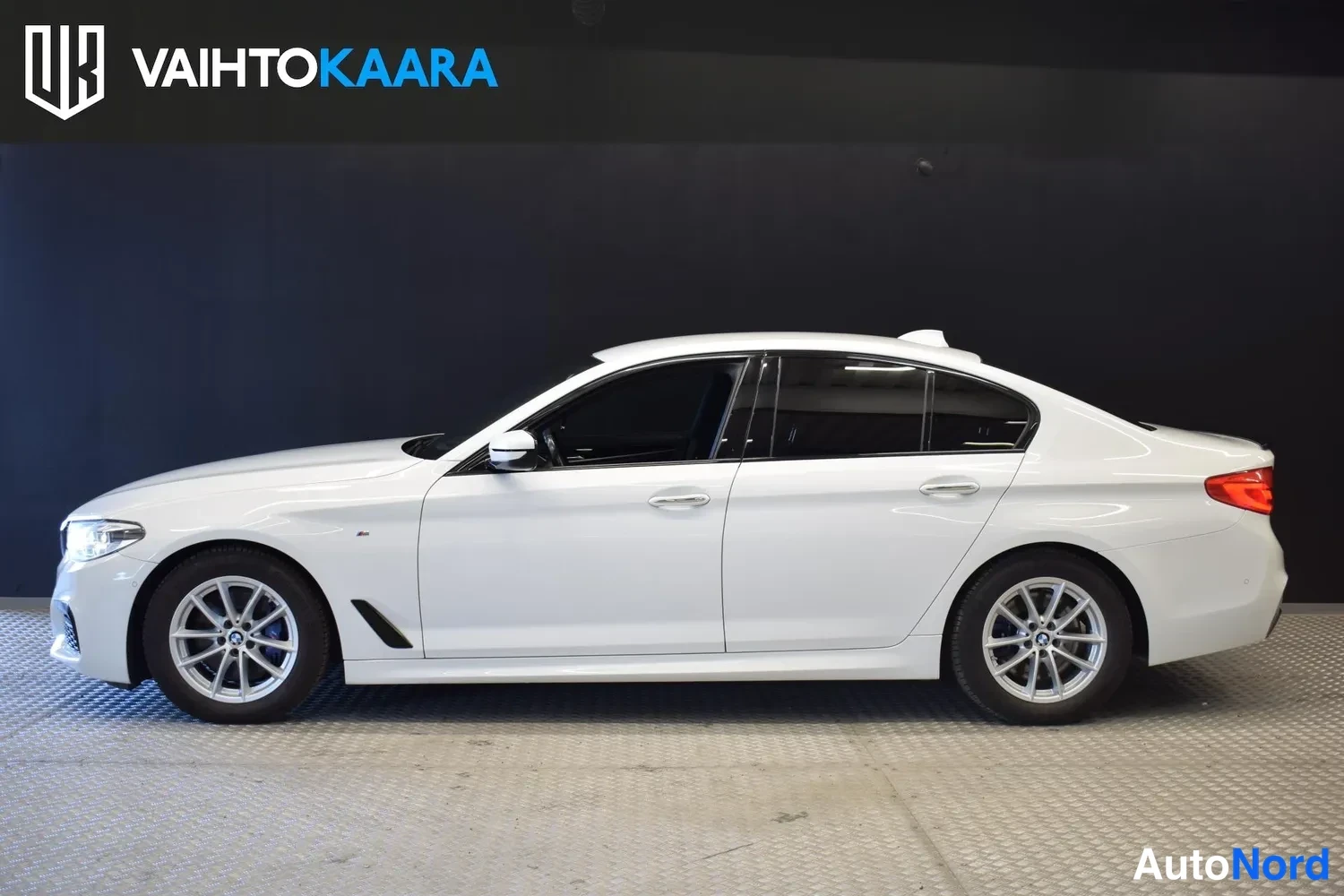 Valkoinen BMW 530d 2018, ulkokuva 2 – Raisio
