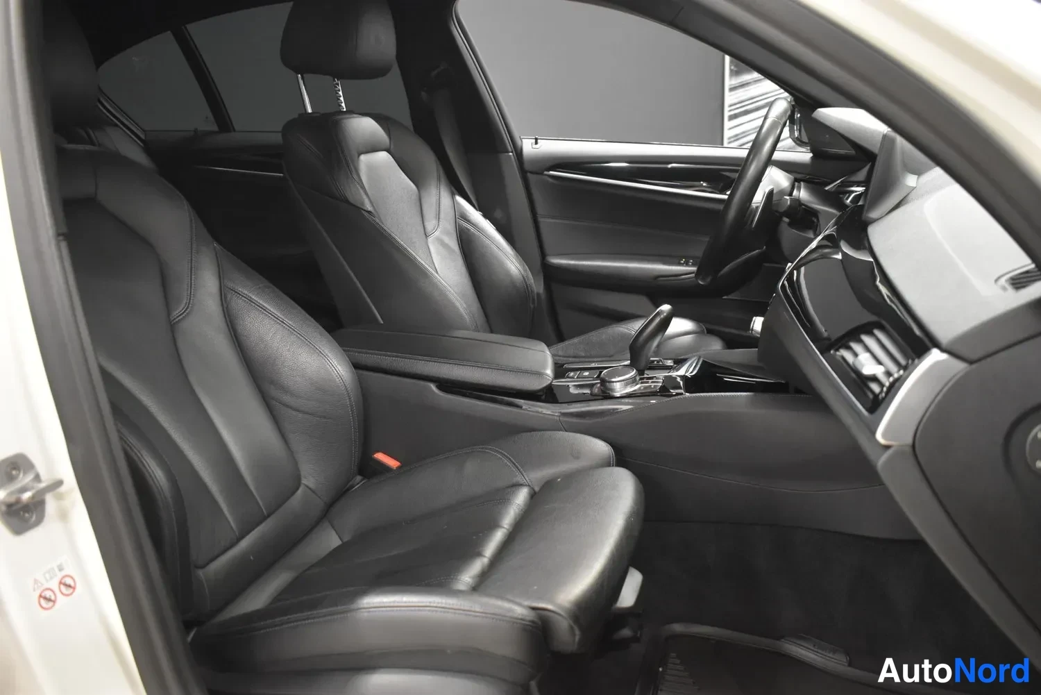 Valkoinen BMW 530d 2018, ulkokuva 11 – Raisio