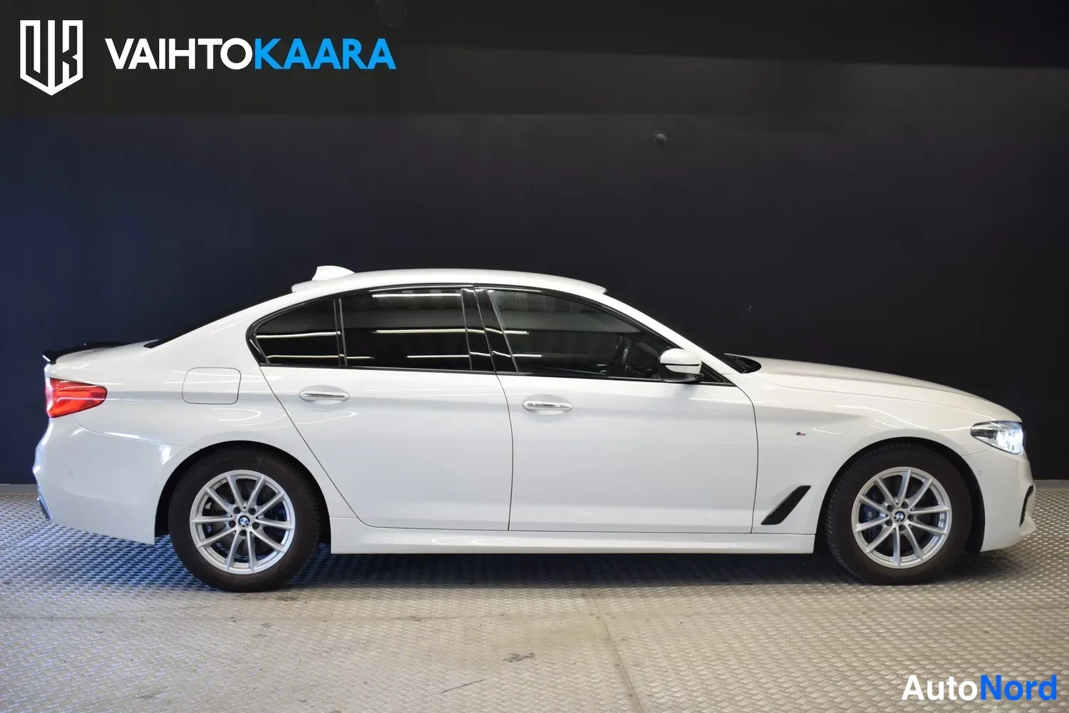Valkoinen BMW 530d 2018, ulkokuva 5 – Raisio
