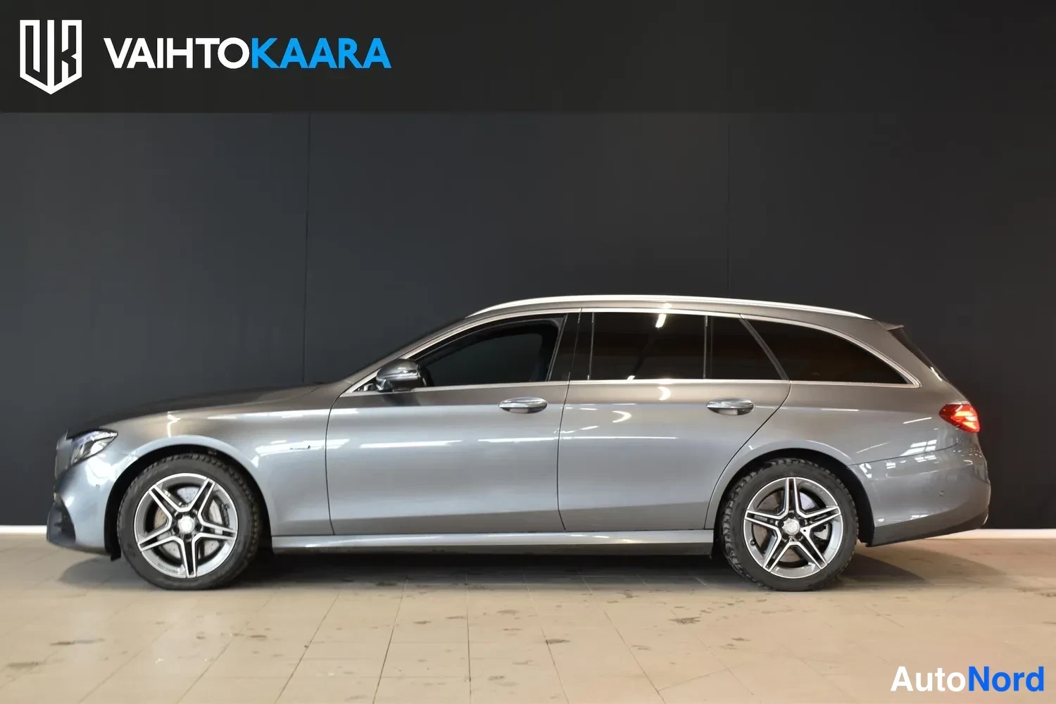 Harmaa Mercedes-Benz E 300 de 2020, ulkokuva 2 – Raisio