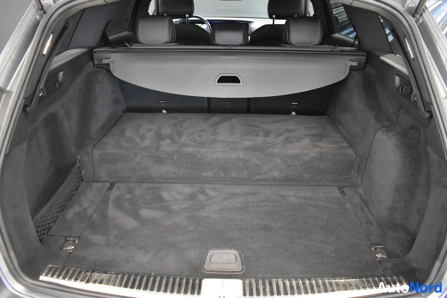 Harmaa Mercedes-Benz E 300 de 2020, ulkokuva 33 – Raisio