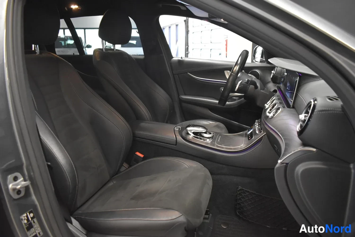 Harmaa Mercedes-Benz E 300 de 2020, ulkokuva 10 – Raisio