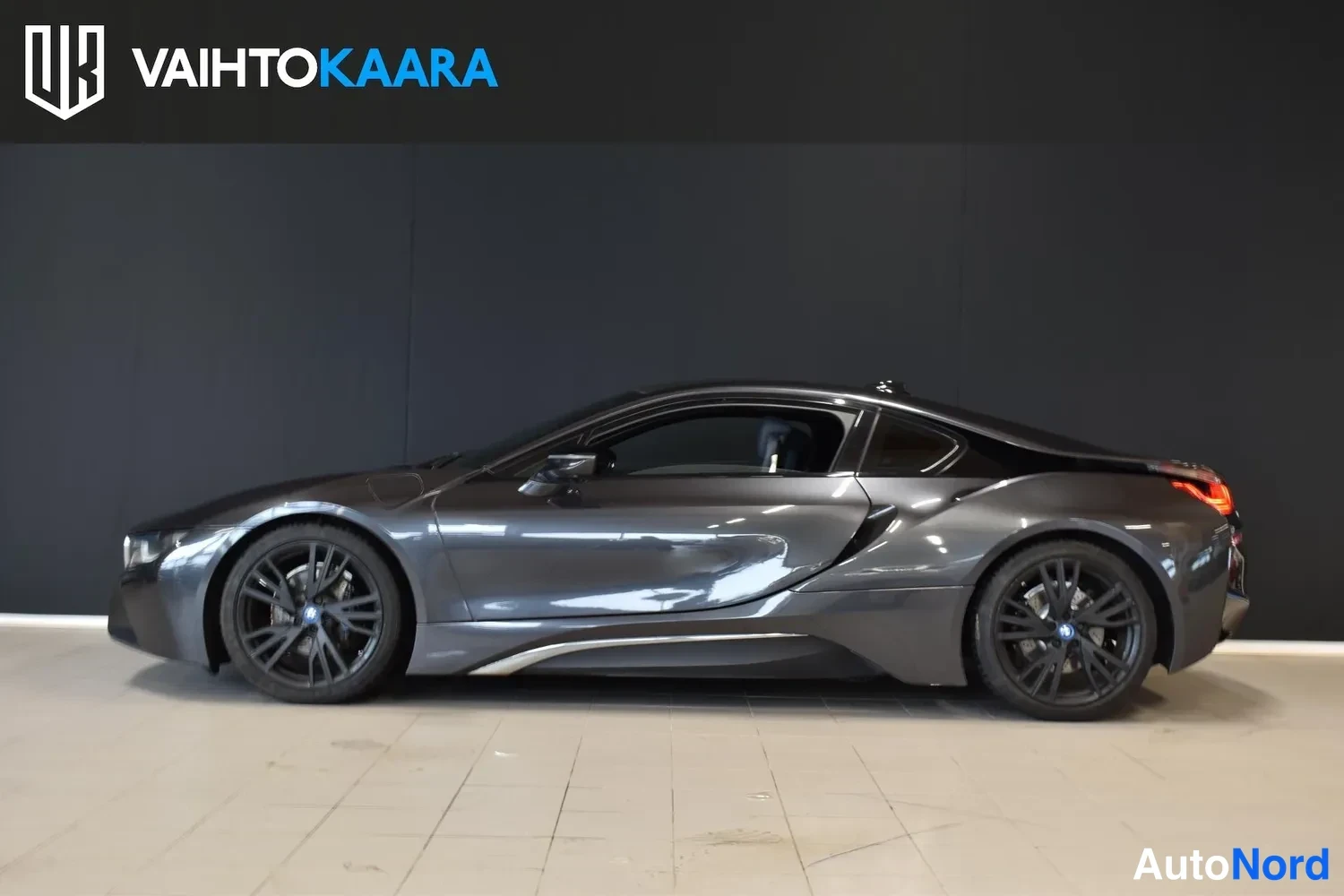 Harmaa BMW i8 Pure 2014, ulkokuva 2 – Raisio
