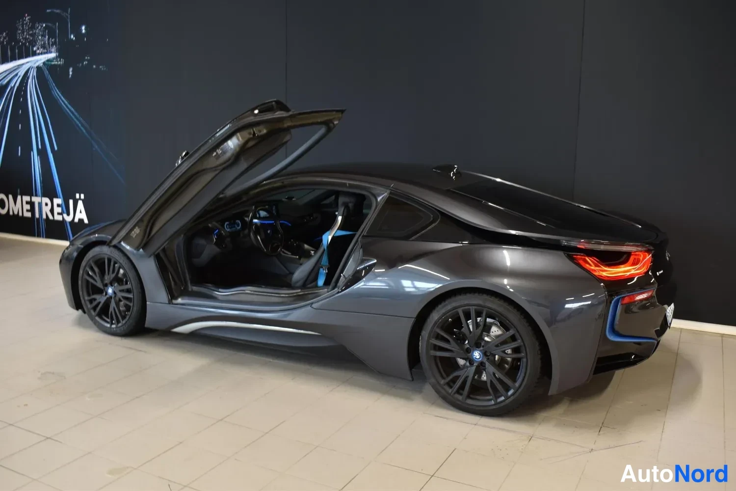 Harmaa BMW i8 Pure 2014, ulkokuva 11 – Raisio