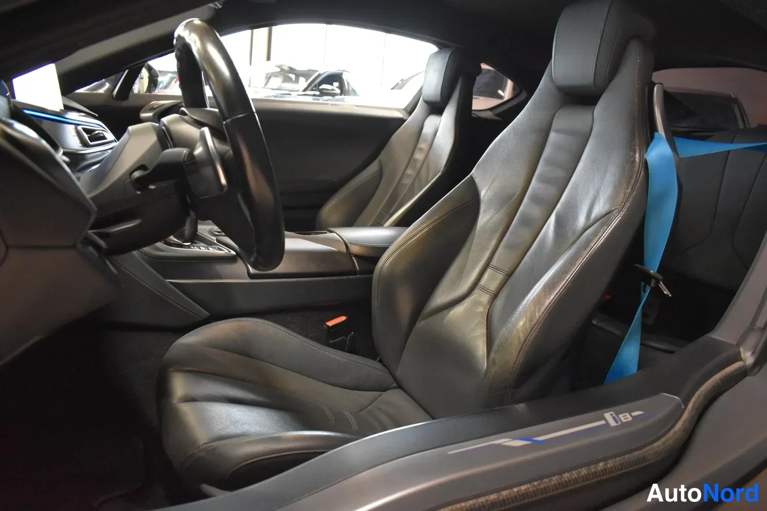 Harmaa BMW i8 Pure 2014, ulkokuva 13 – Raisio