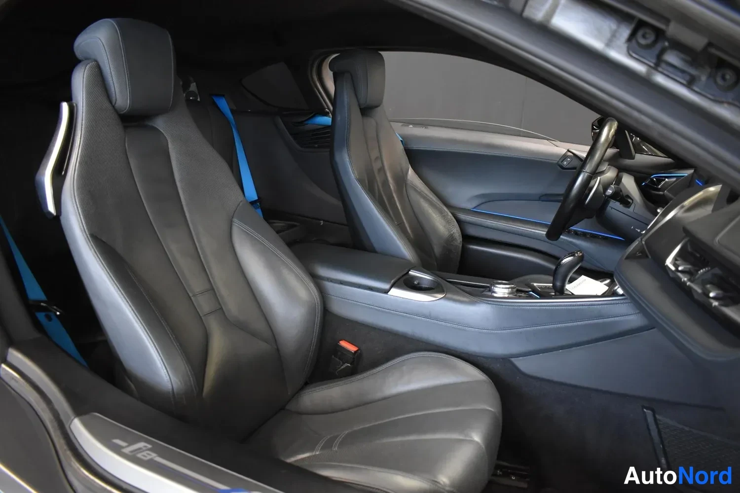 Harmaa BMW i8 Pure 2014, ulkokuva 15 – Raisio