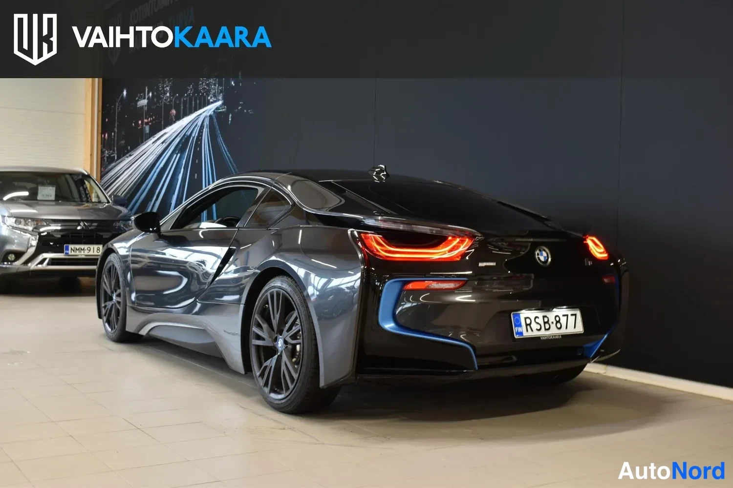 Harmaa BMW i8 Pure 2014, ulkokuva 3 – Raisio