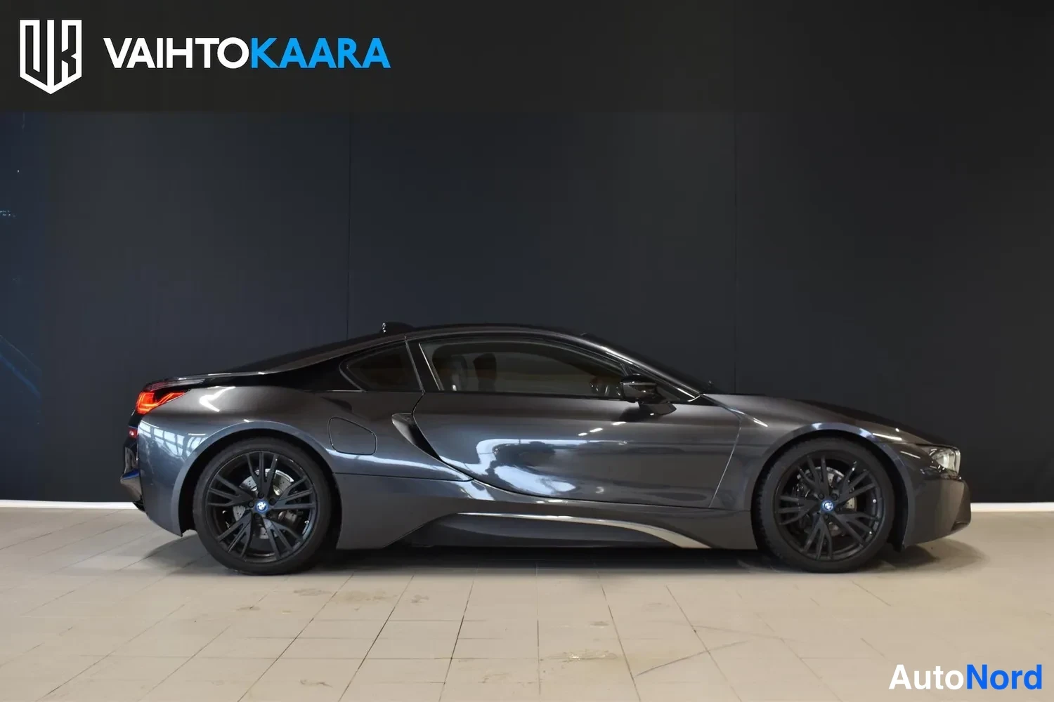 Harmaa BMW i8 Pure 2014, ulkokuva 4 – Raisio