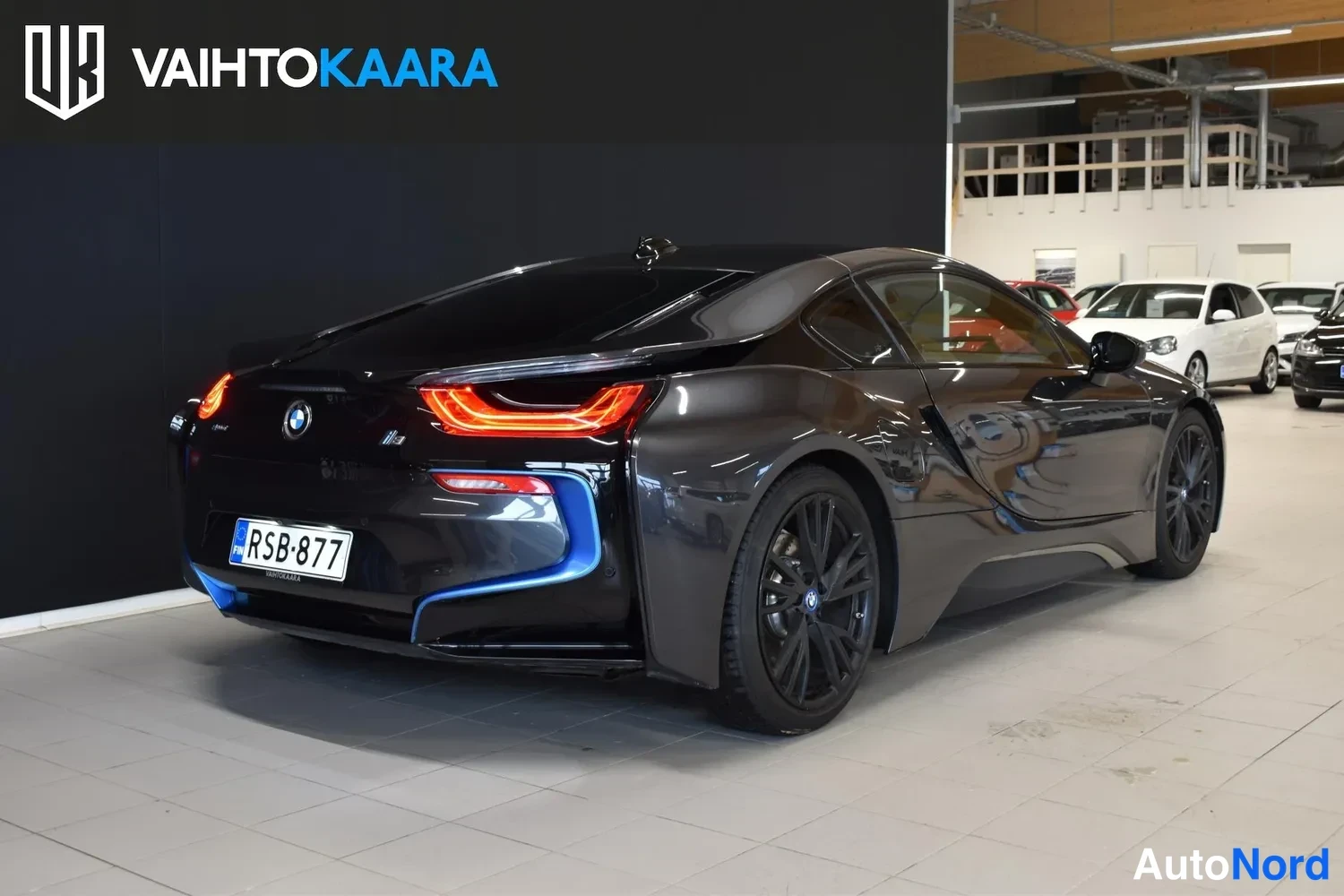 Harmaa BMW i8 Pure 2014, ulkokuva 5 – Raisio