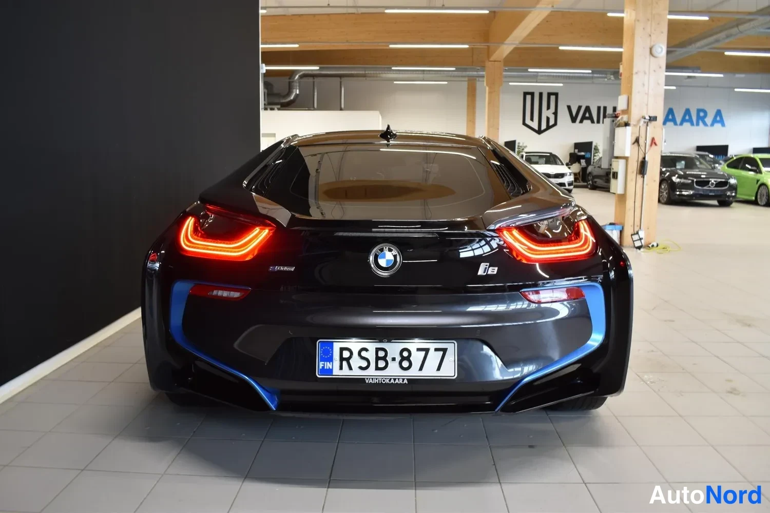 Harmaa BMW i8 Pure 2014, ulkokuva 8 – Raisio