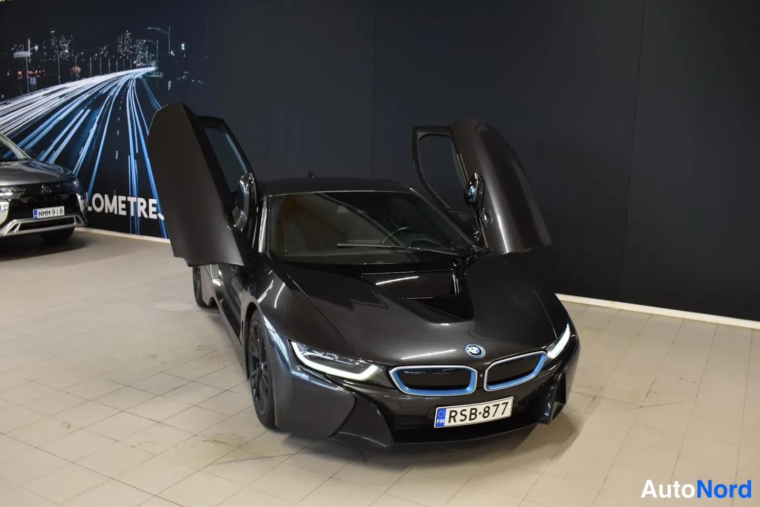 Harmaa BMW i8 Pure 2014, ulkokuva 9 – Raisio