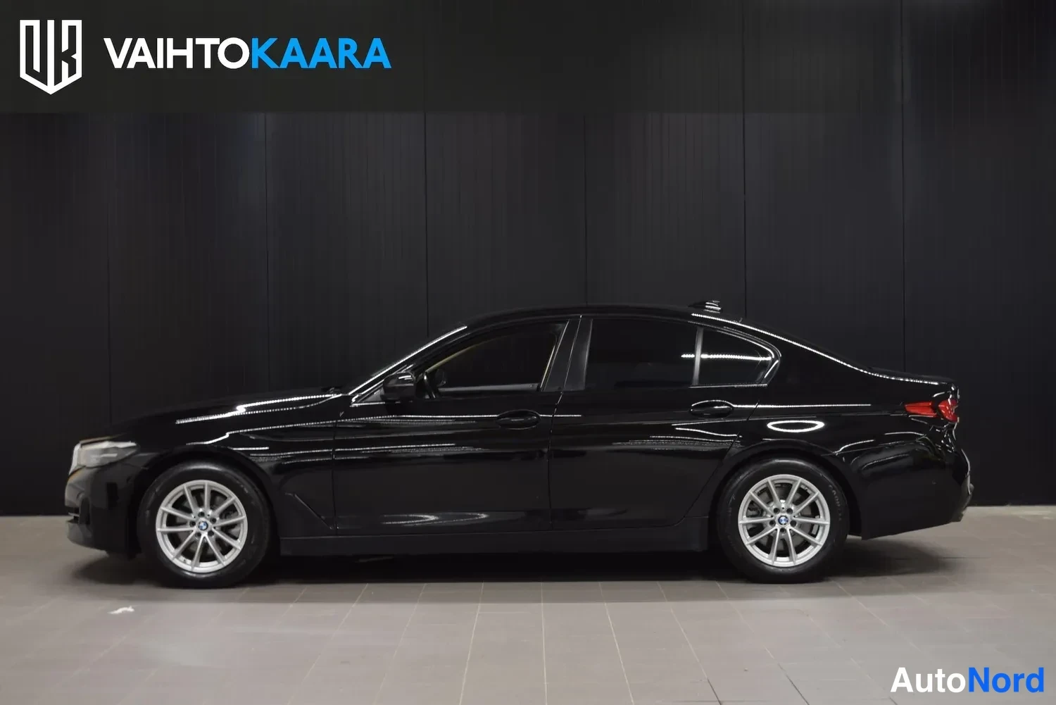 Musta BMW 520d xDrive 2021, ulkokuva 2 – Raisio