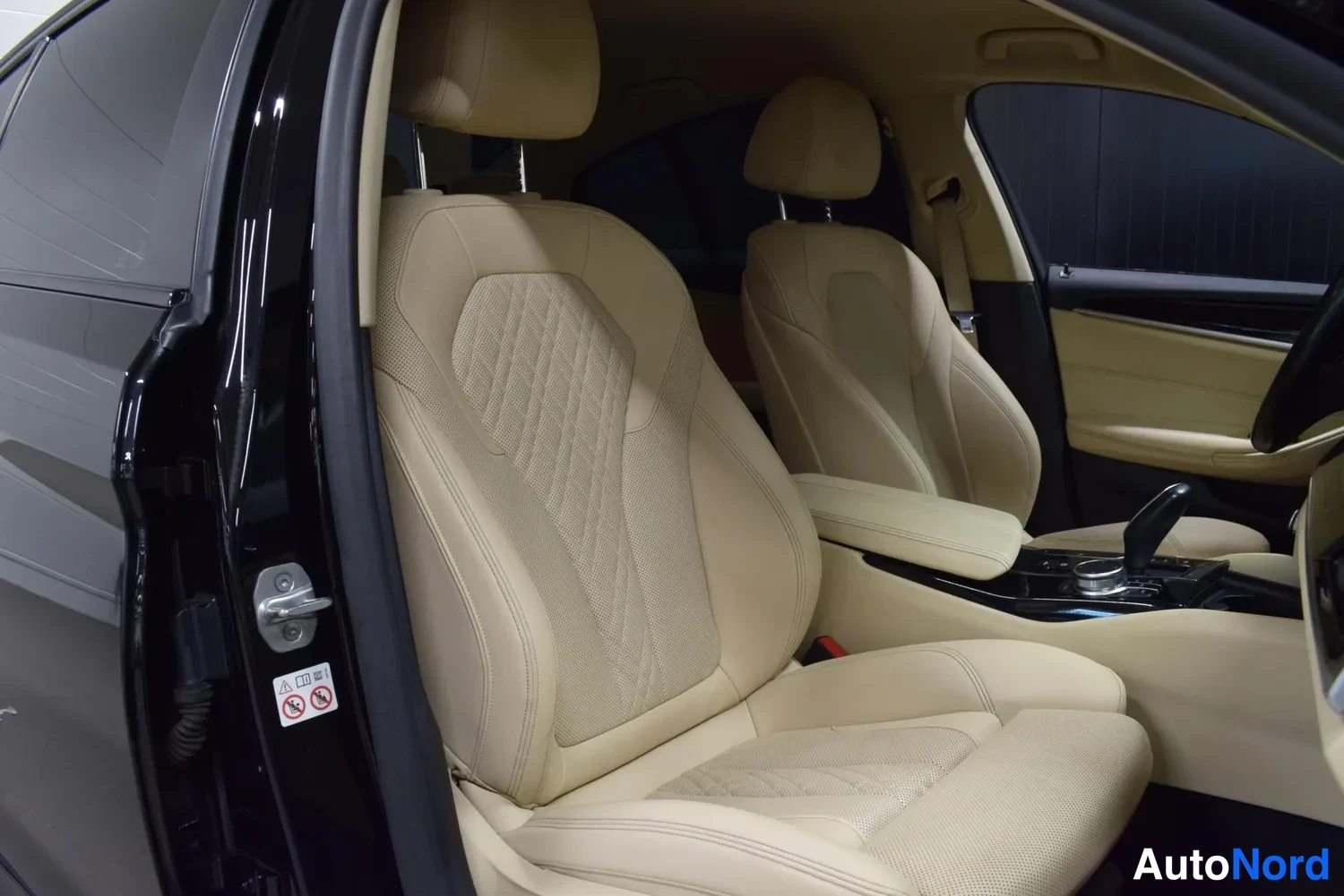 Musta BMW 520d xDrive 2021, ulkokuva 13 – Raisio