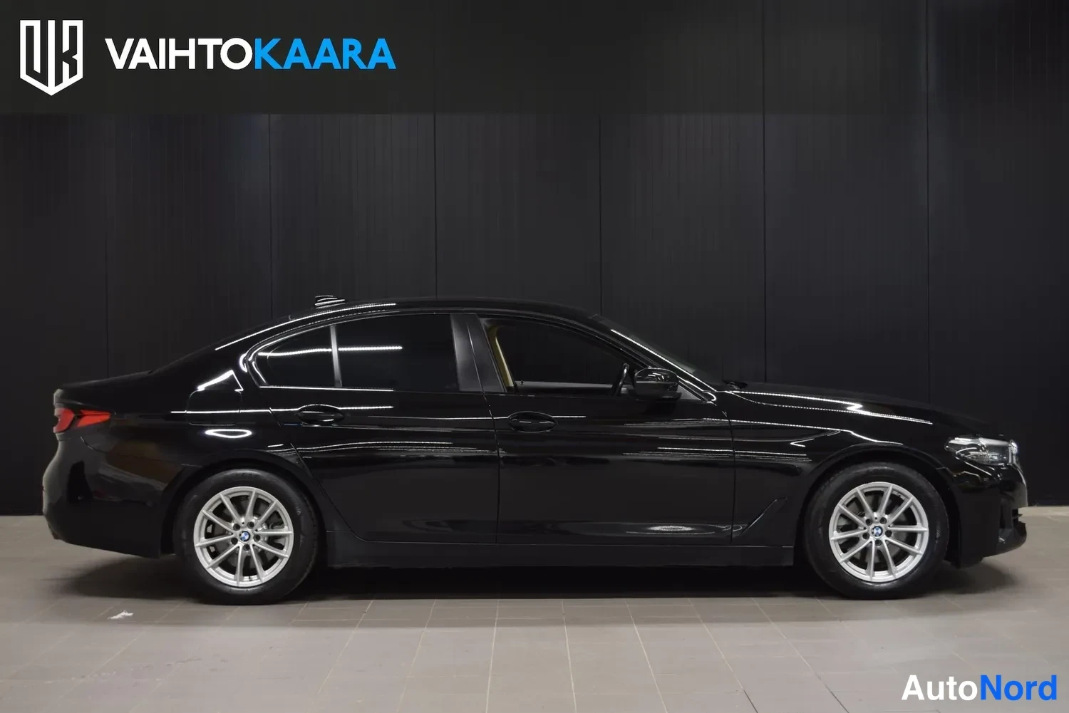 Musta BMW 520d xDrive 2021, ulkokuva 5 – Raisio