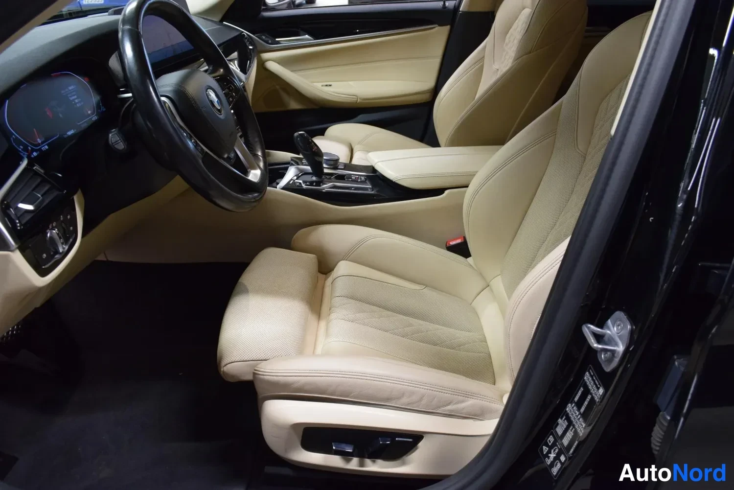 Musta BMW 520d xDrive 2021, ulkokuva 8 – Raisio