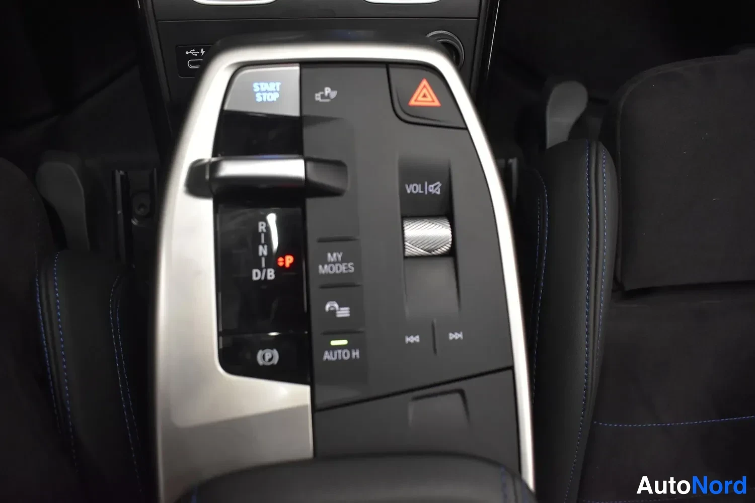 Valkoinen BMW iX1 xDrive30 2024, ulkokuva 17 – Raisio