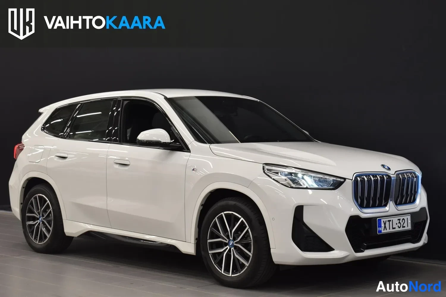 Valkoinen BMW iX1 xDrive30 2024, ulkokuva 4 – Raisio