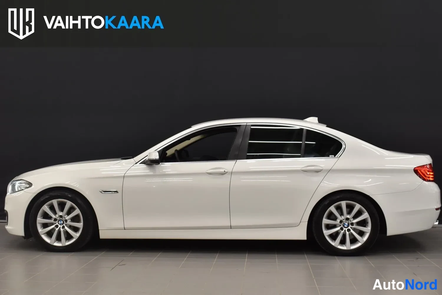 Valkoinen BMW 530d xDrive 2014, ulkokuva 2 – Raisio