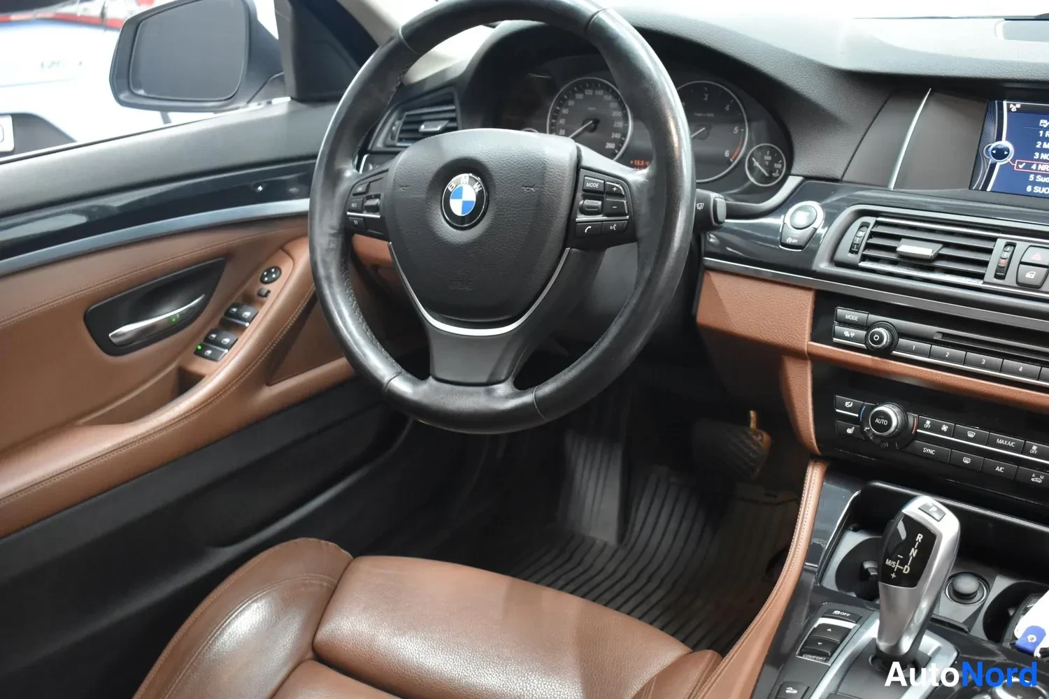 Valkoinen BMW 530d xDrive 2014, ulkokuva 12 – Raisio