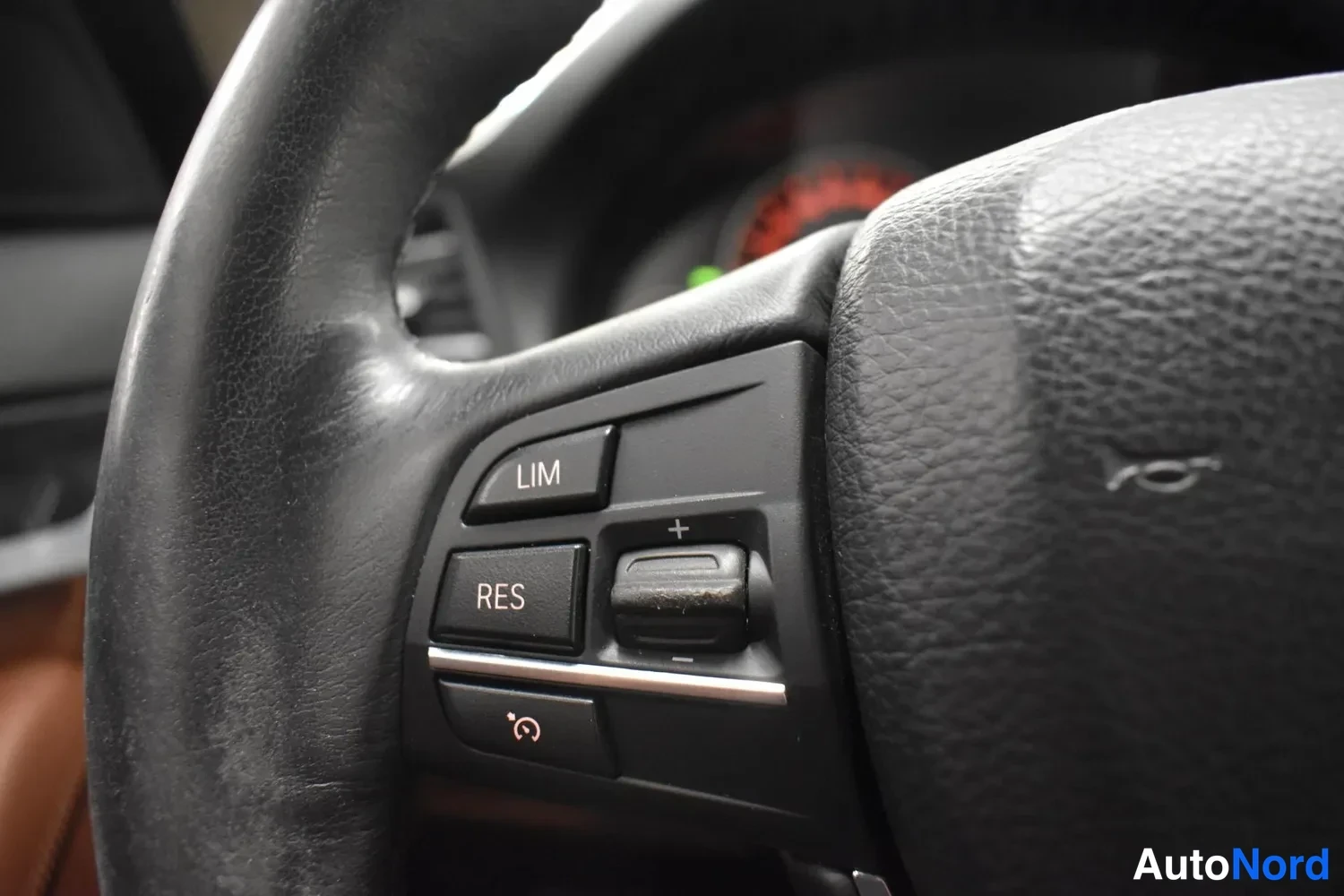 Valkoinen BMW 530d xDrive 2014, ulkokuva 13 – Raisio