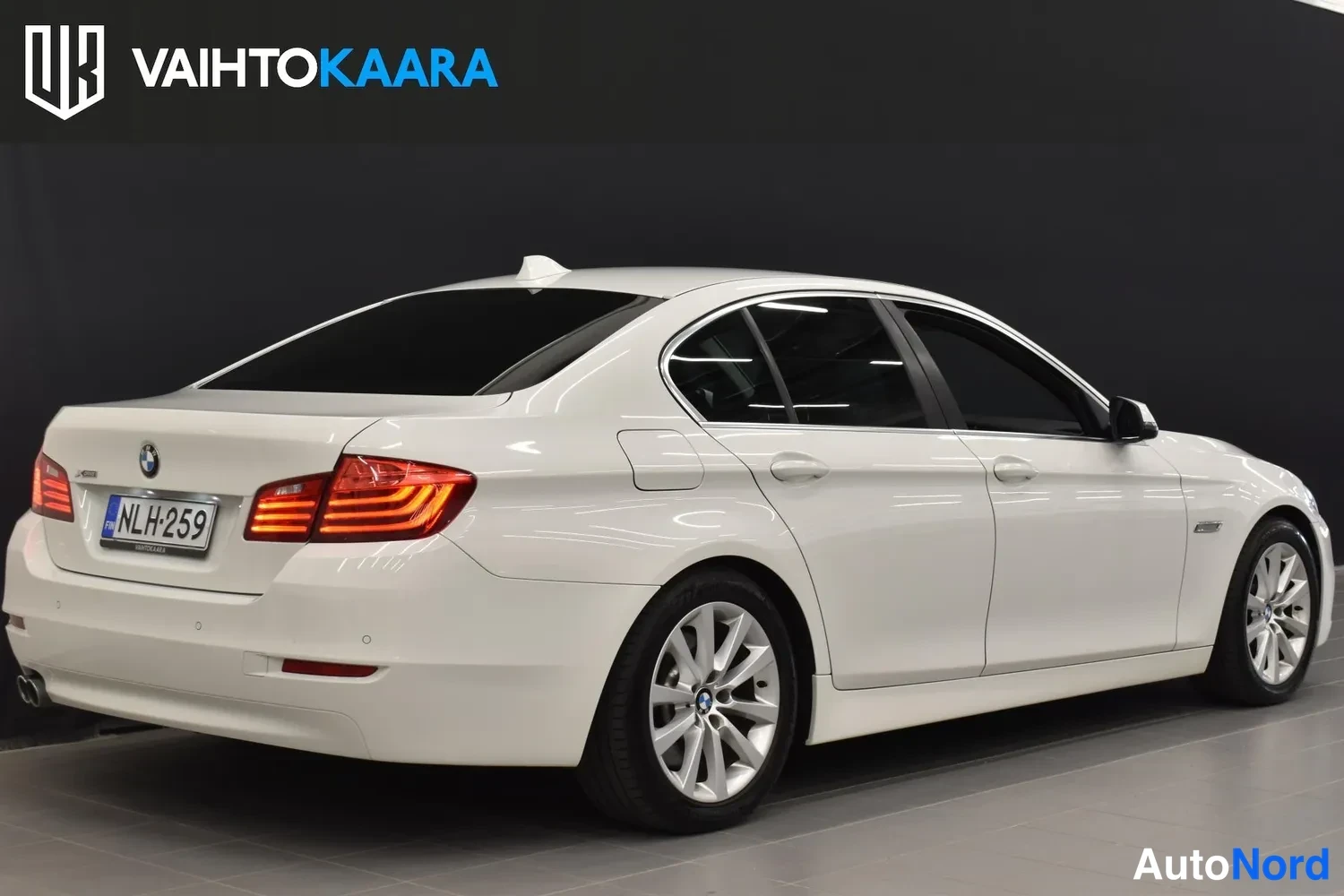 Valkoinen BMW 530d xDrive 2014, ulkokuva 4 – Raisio