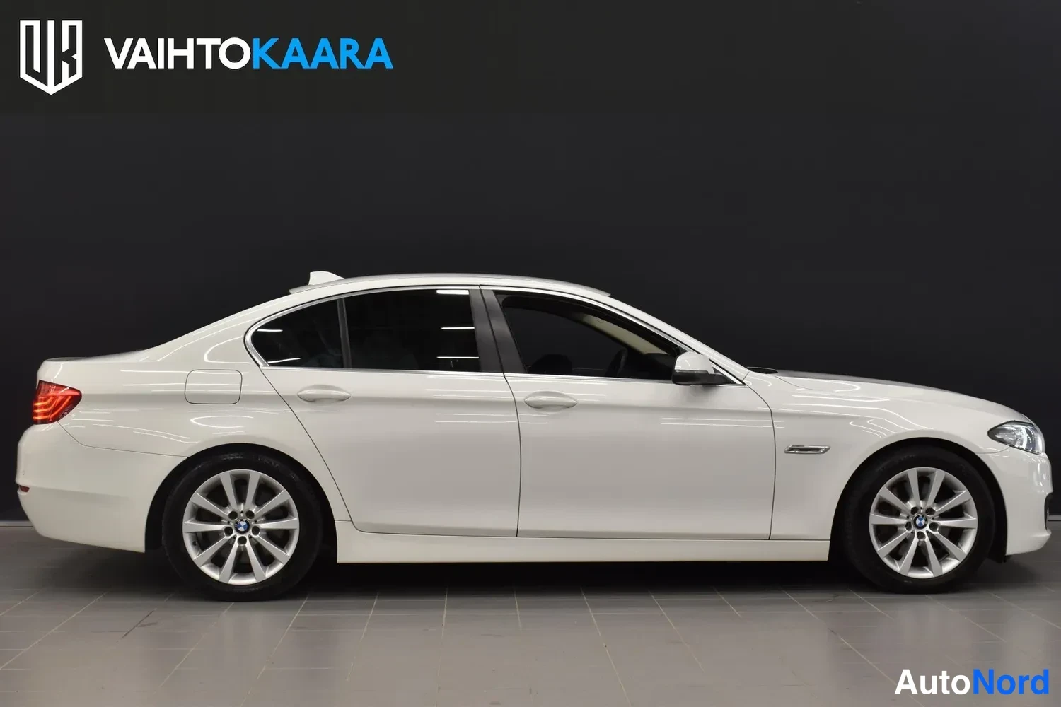 Valkoinen BMW 530d xDrive 2014, ulkokuva 5 – Raisio