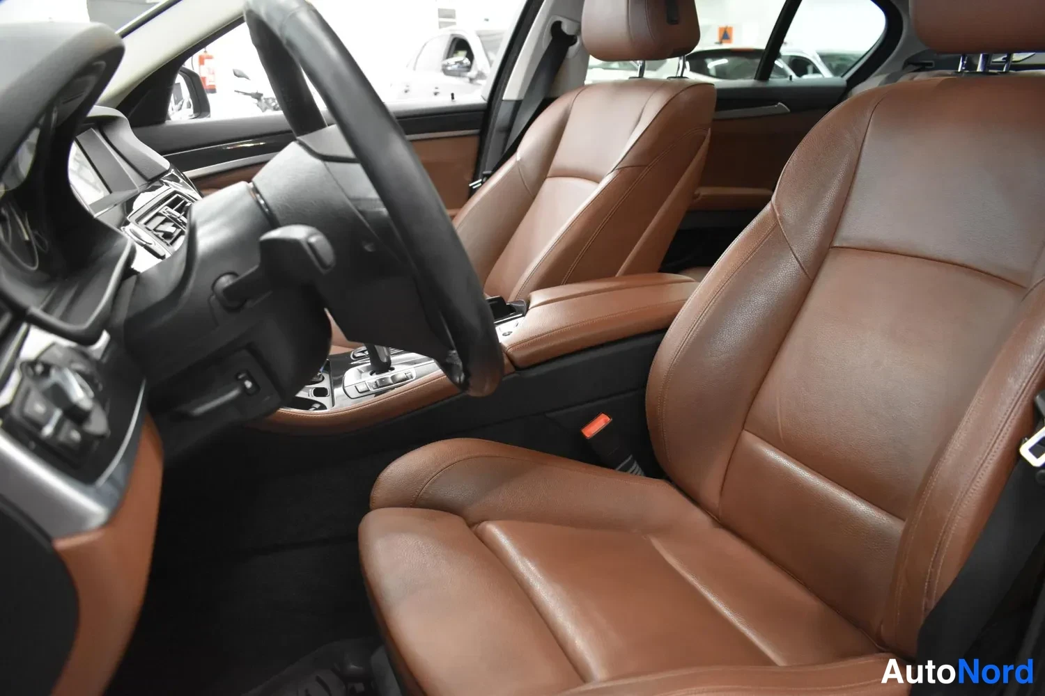 Valkoinen BMW 530d xDrive 2014, ulkokuva 7 – Raisio