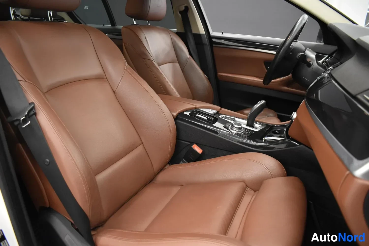 Valkoinen BMW 530d xDrive 2014, ulkokuva 10 – Raisio