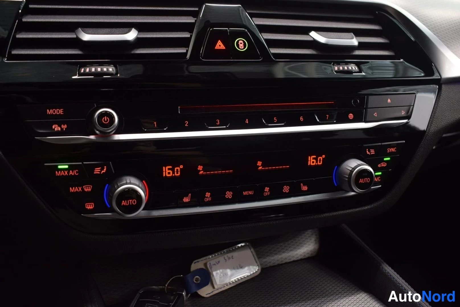 Musta BMW 530e 2019, yksityiskohta, kuva 33