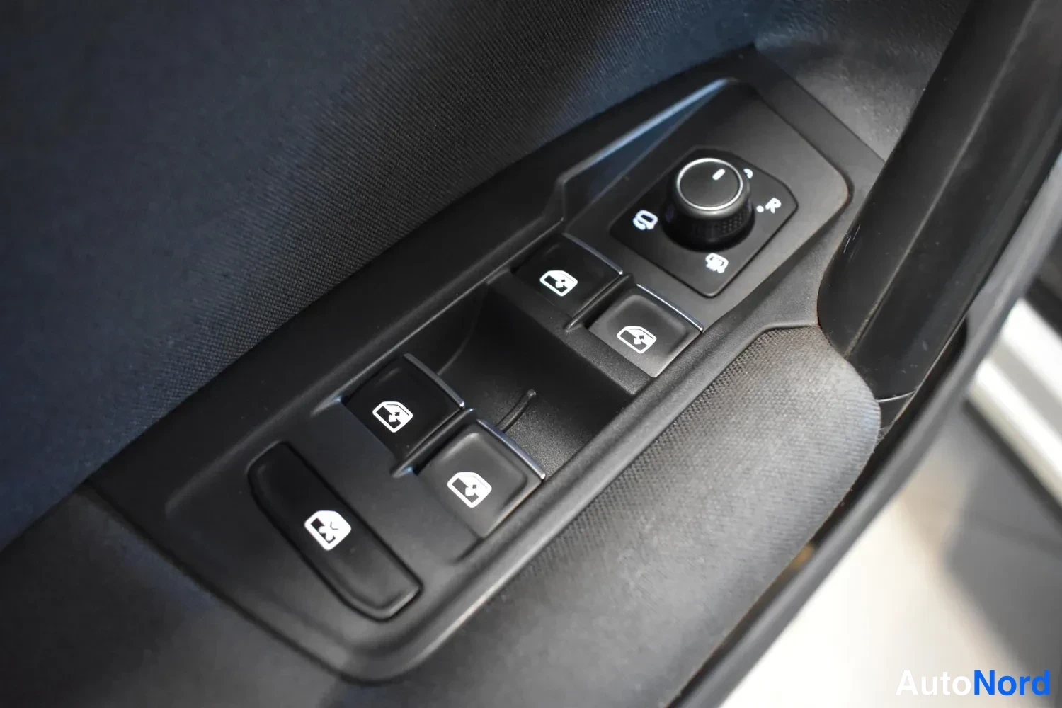 Valkoinen Volkswagen Tiguan 2017, ulkokuva 19 – Raisio