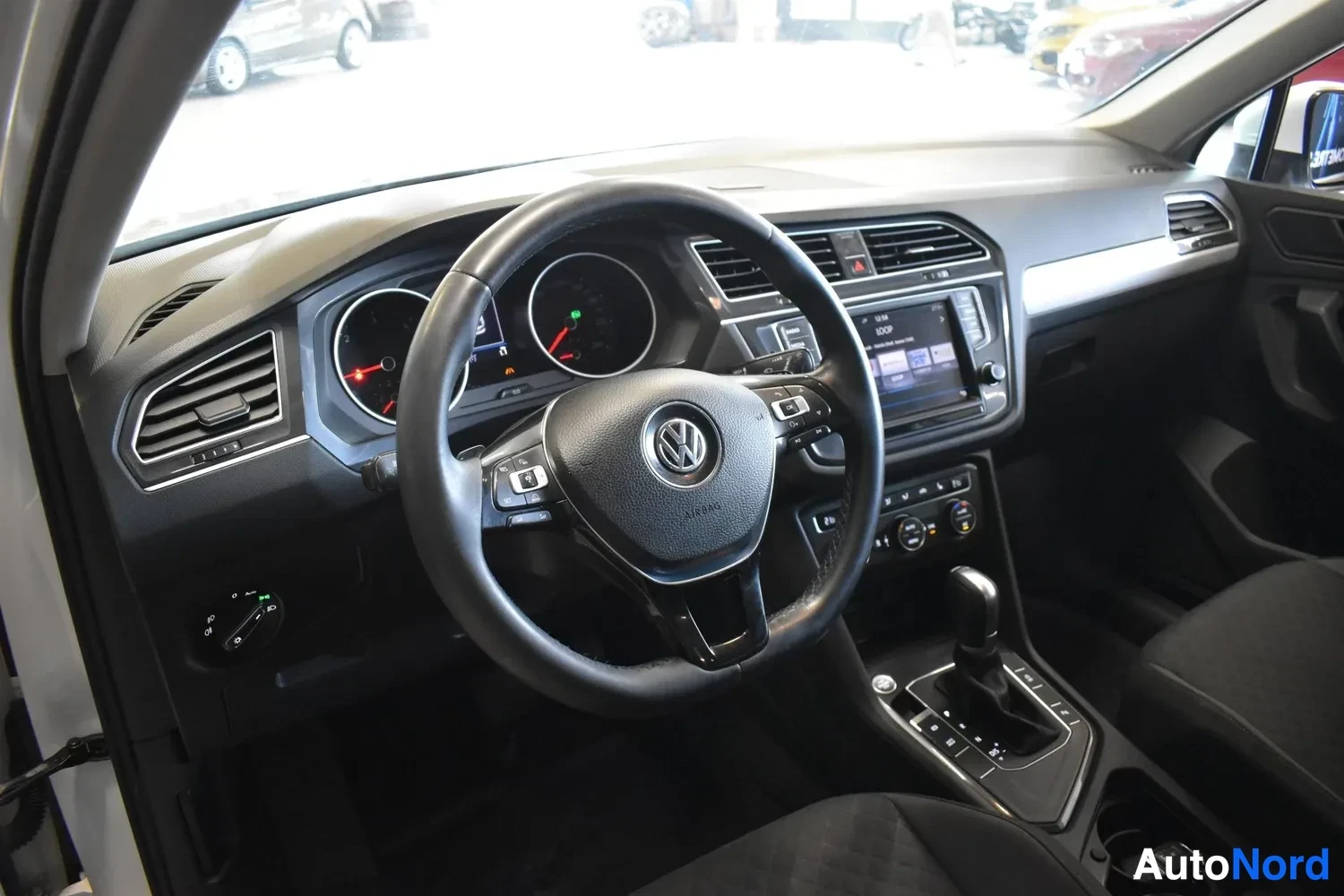 Valkoinen Volkswagen Tiguan 2017, ulkokuva 7 – Raisio