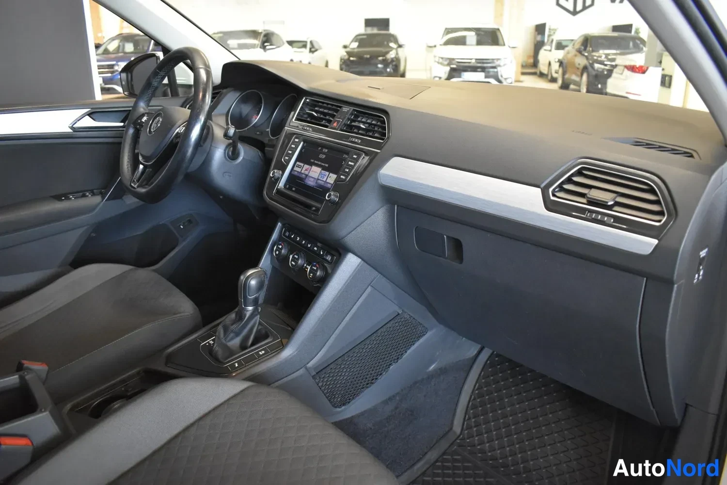 Valkoinen Volkswagen Tiguan 2017, ulkokuva 8 – Raisio
