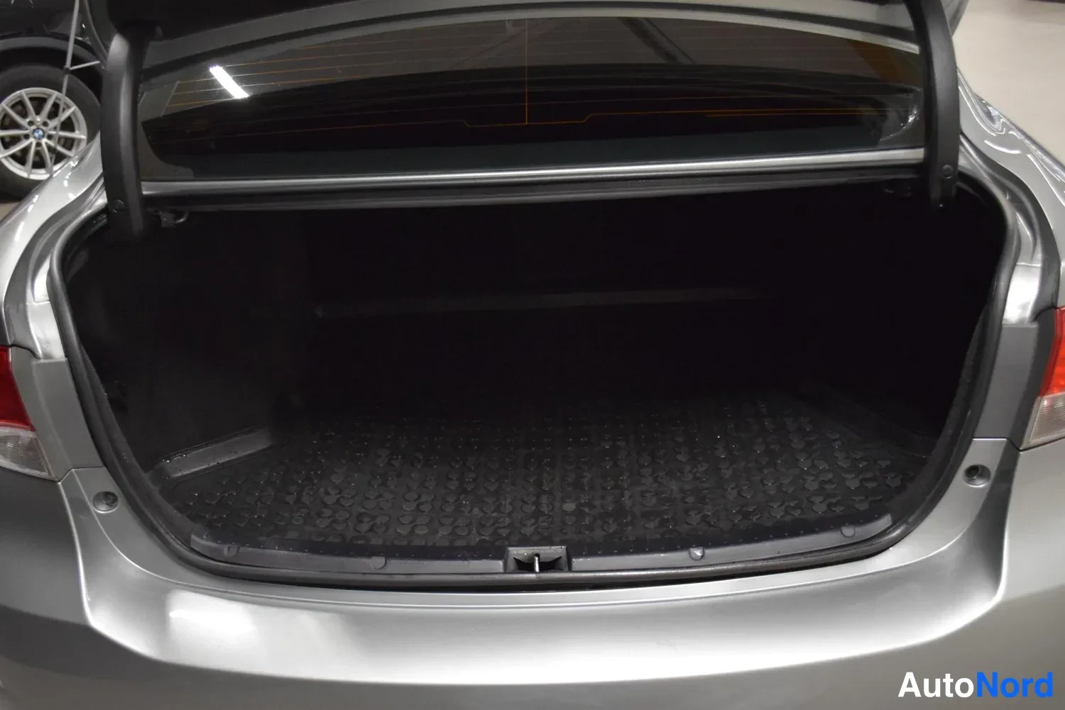 Harmaa Toyota Avensis 2012, ulkokuva 14 – Raisio