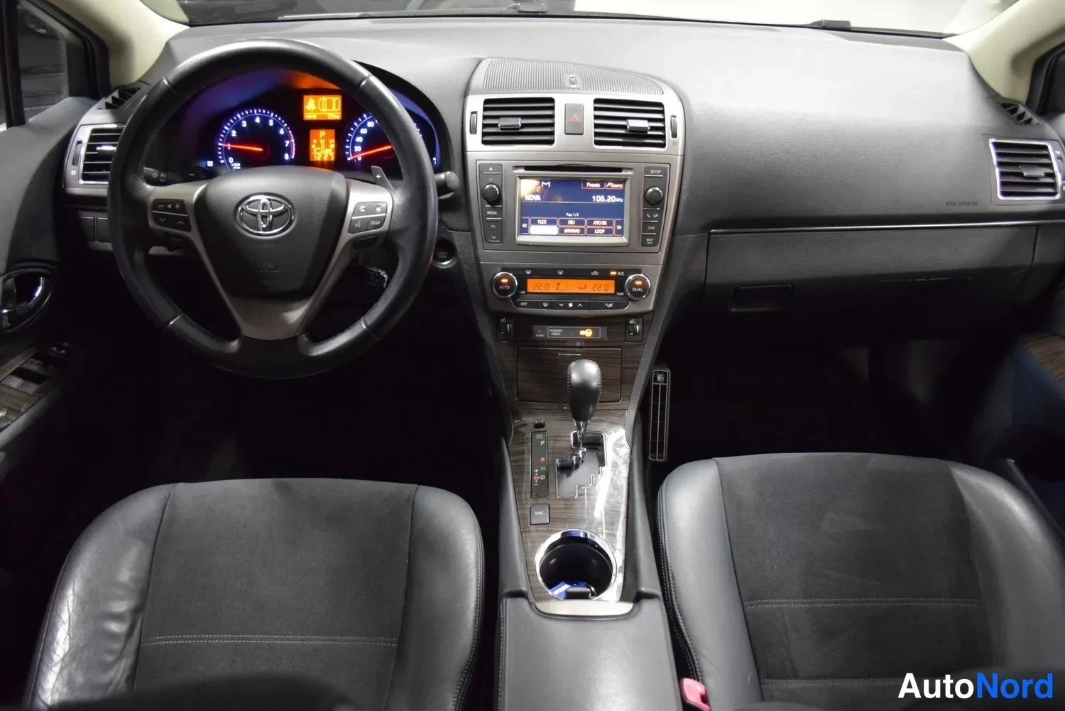 Harmaa Toyota Avensis 2012, ulkokuva 15 – Raisio
