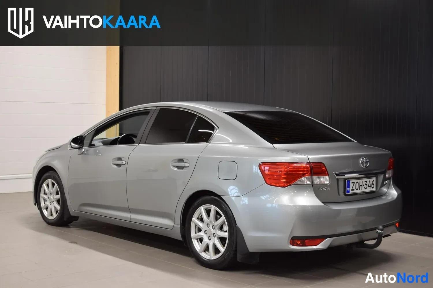 Harmaa Toyota Avensis 2012, ulkokuva 3 – Raisio