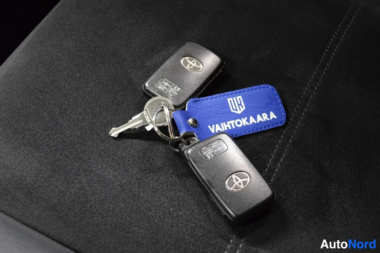 Harmaa Toyota Avensis 2012, ulkokuva 23 – Raisio