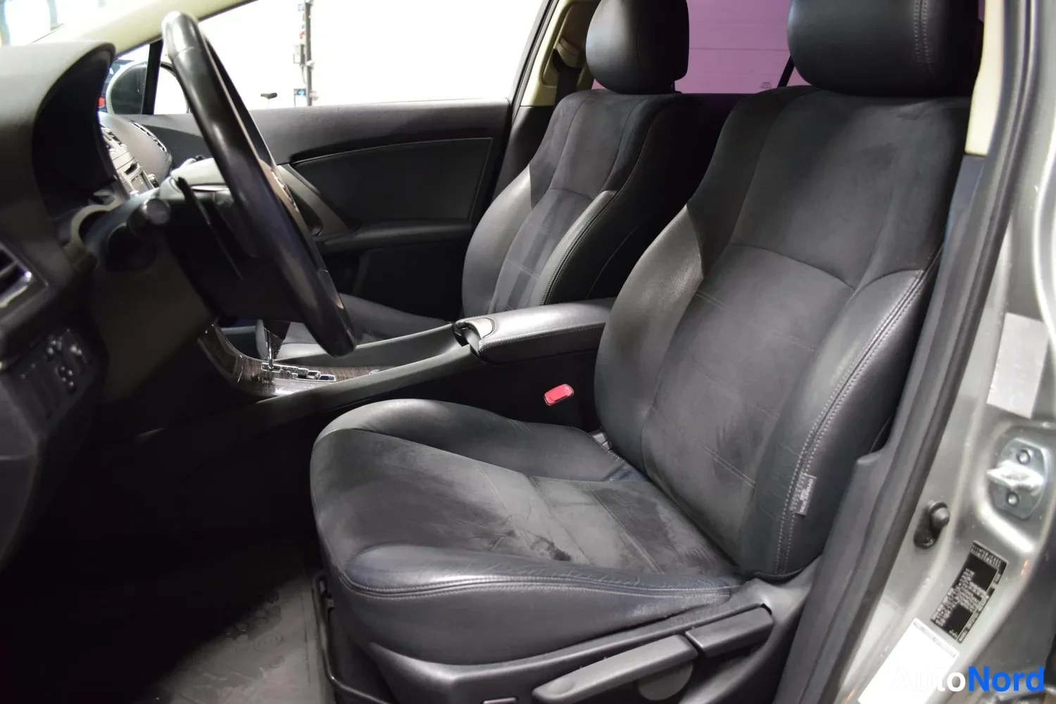 Harmaa Toyota Avensis 2012, ulkokuva 9 – Raisio
