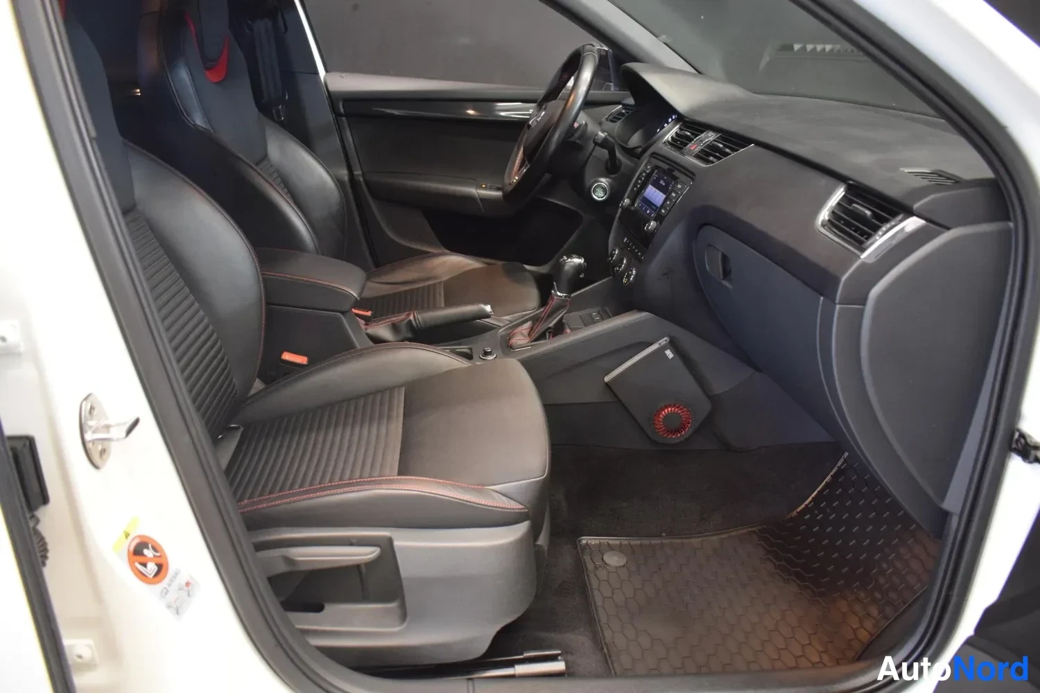Valkoinen Skoda Octavia 2014, ulkokuva 11 – Raisio