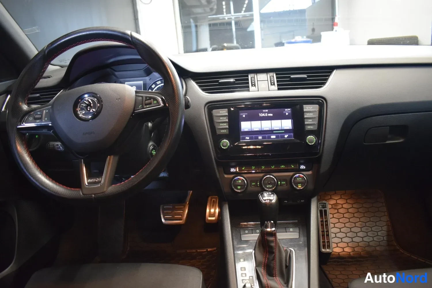 Valkoinen Skoda Octavia 2014, ulkokuva 13 – Raisio