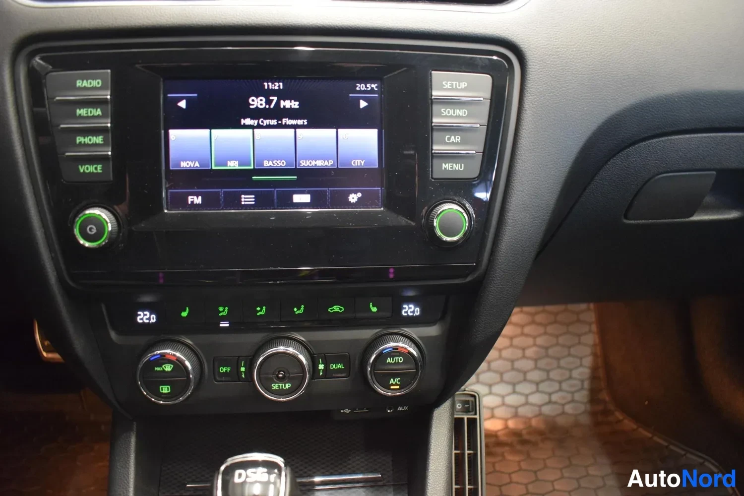 Valkoinen Skoda Octavia 2014, ulkokuva 14 – Raisio